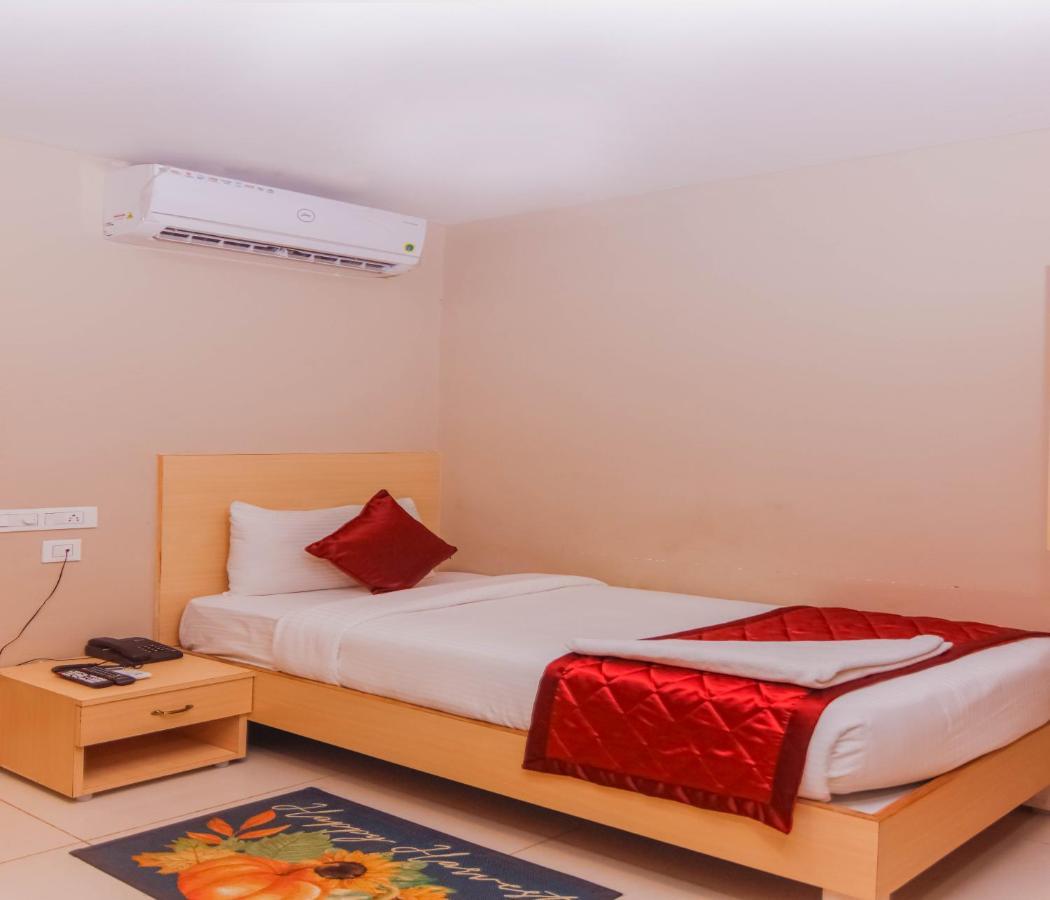 Hotel Vinayaga Tirupur Kültér fotó