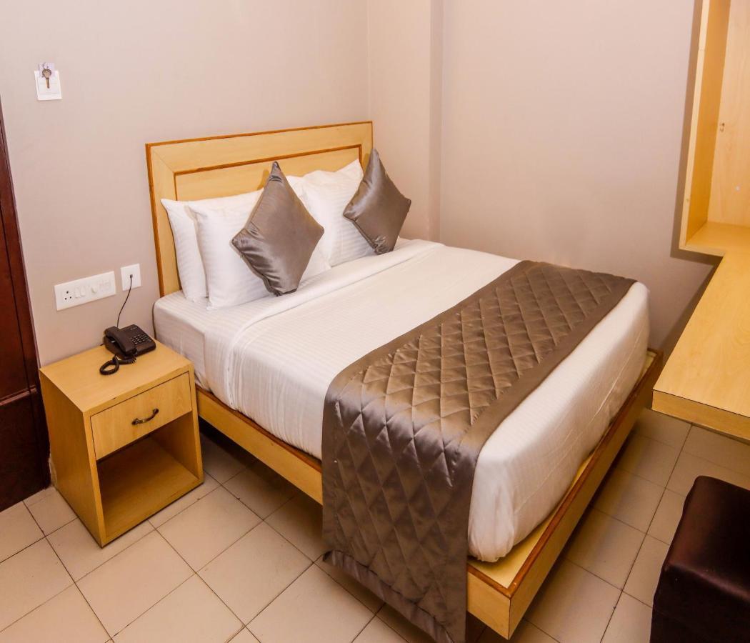 Hotel Vinayaga Tirupur Kültér fotó