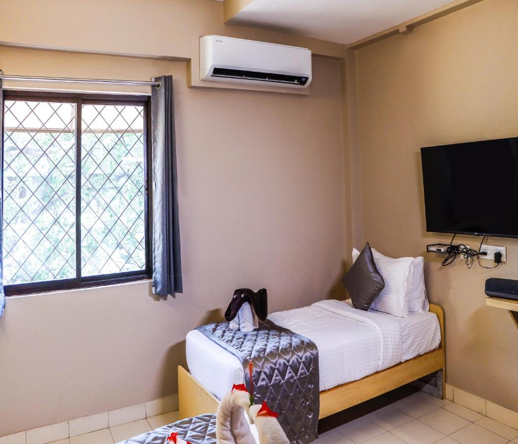 Hotel Vinayaga Tirupur Kültér fotó